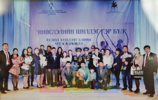 Келли Кларксон хүүтэй боллоо